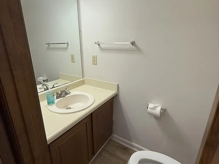 1112 Booth Ct SW #C — Photo 8