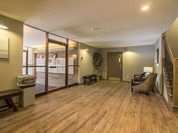 4th image of 2020 E Park Pl APT 202