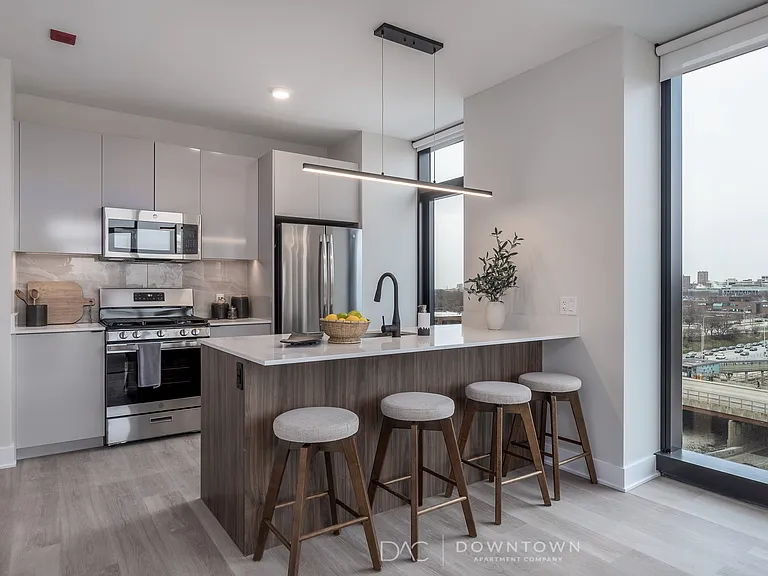 1060 W Van Buren St #709 — Photo 1
