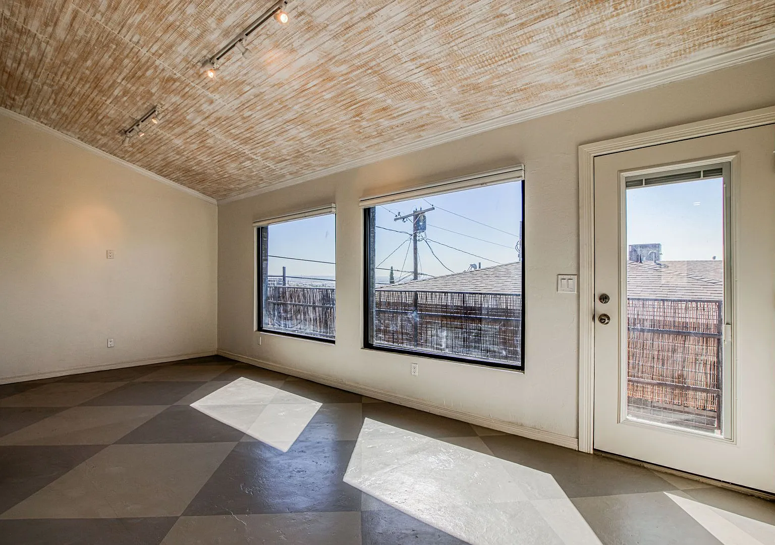 St. Rogers Patio Apartments — Photo 3