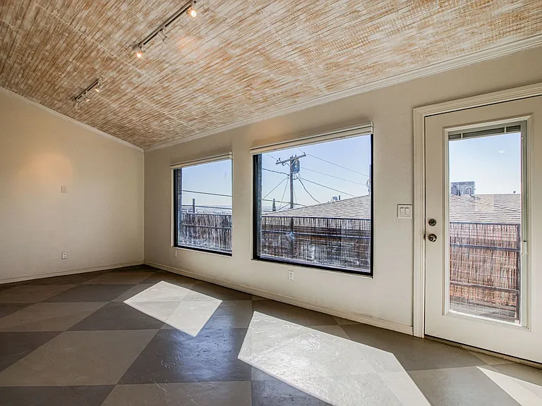 1606 N Stanton St #10 — Photo 3