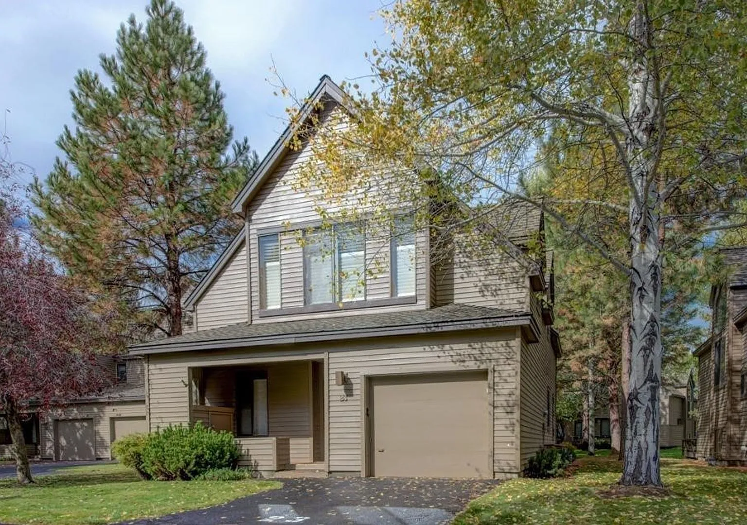 Fully Furnished Eaglewood Condo in Sunriver Pool, Golf & Trails at Your Doorstep — Photo 1