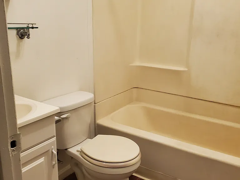 163 W 16th St #8 — Photo 9