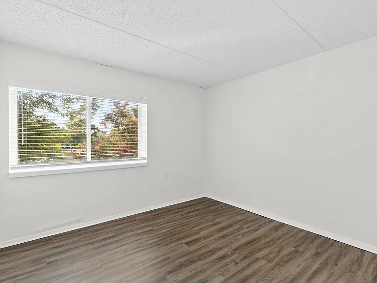 Paradise Gardens 55+ Senior Apartments — Photo 20