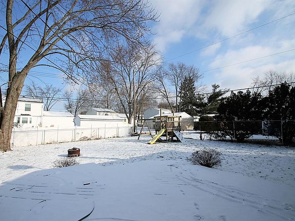 3rd image of 3588 Manila Dr