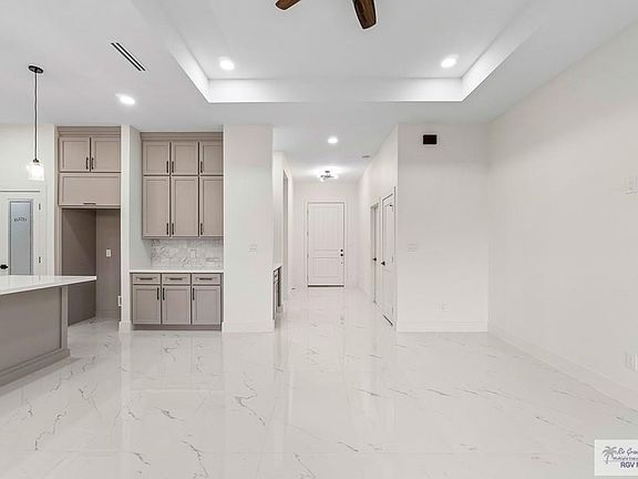 3rd image of 4575 River Oak Cir