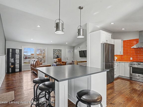 5th image of 2835 Tomlinson Rd