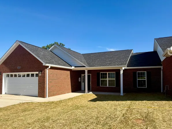 1045 Patriot Landing Dr, Dandridge, TN 37725