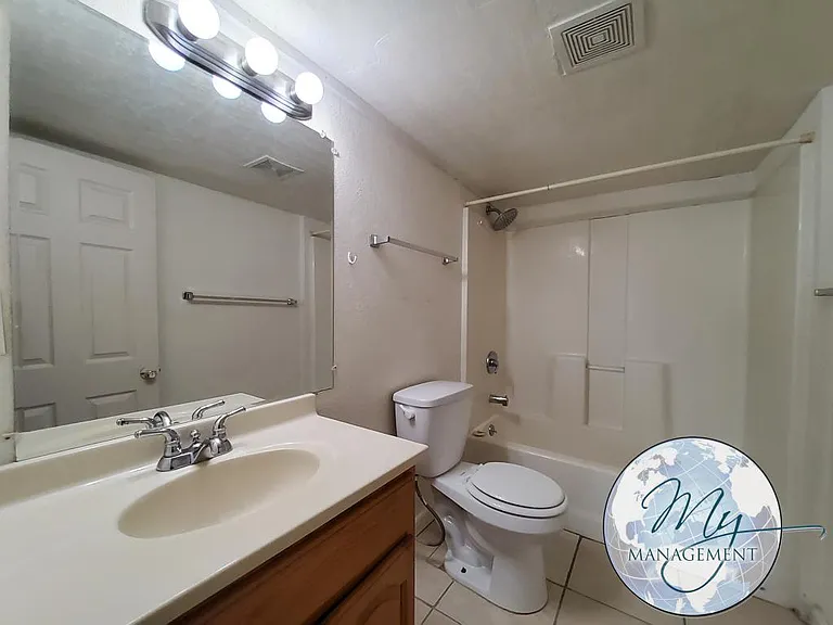 1 bed, 1.0 bath, 465 sqft, $995 — Photo 15