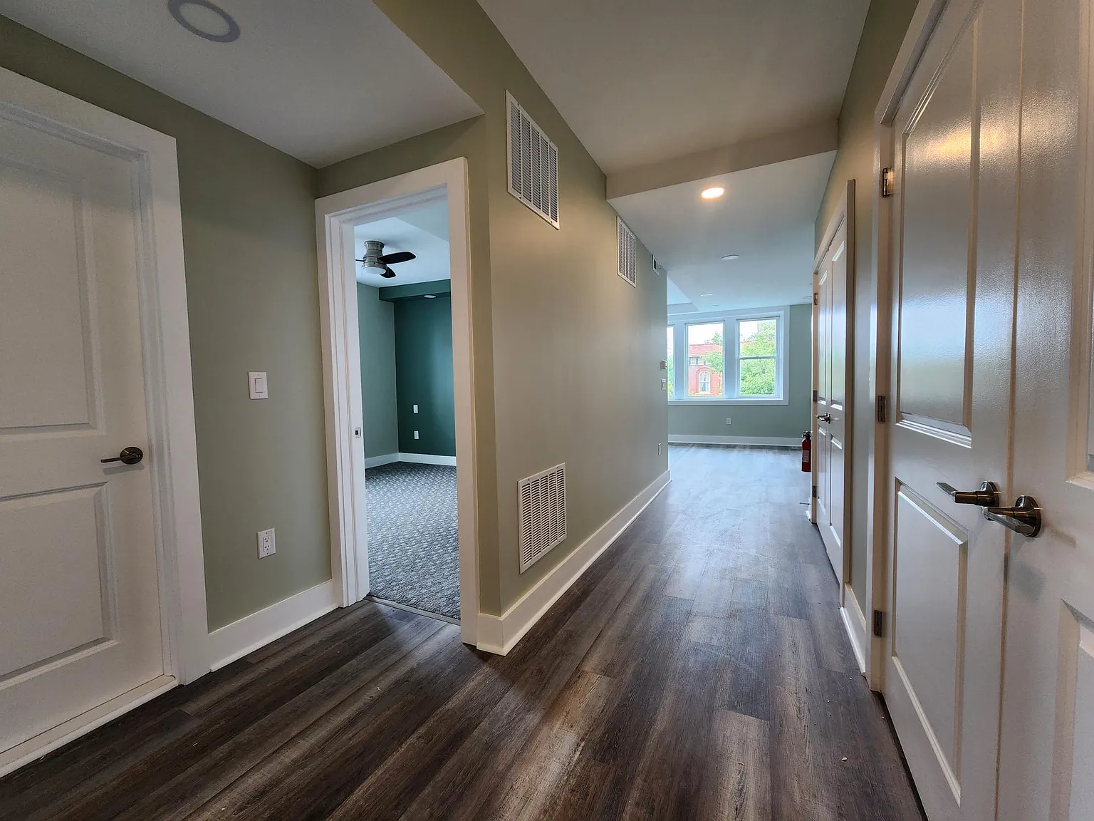 2 bed, 1000 sqft, $1,700 — Photo 4
