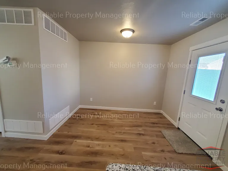 2015 Lawrence Ln #403 — Photo 4