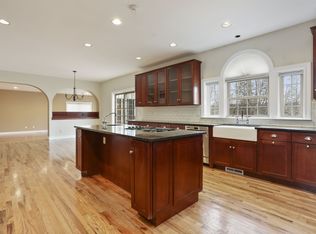 19 Strawberry Fields Ln, Mahopac, NY 10541