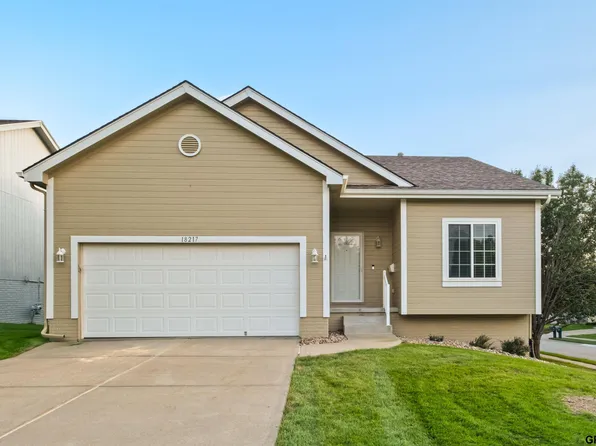 18217 Gertrude St, Omaha, NE 68136