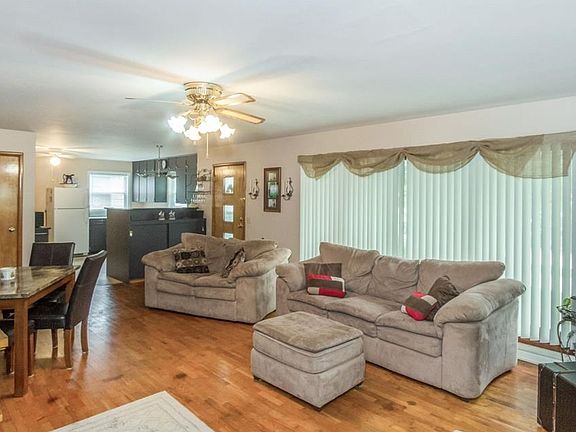 5th image of 206 W Broad Oak Dr