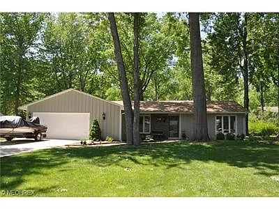 230 Parsons Dr photo 1