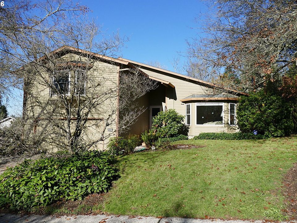 1st image of 2208 NE 154th Cir