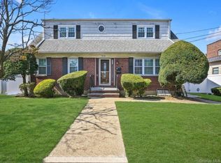 9526 243rd St FLOOR 2, Floral Park, NY 11001