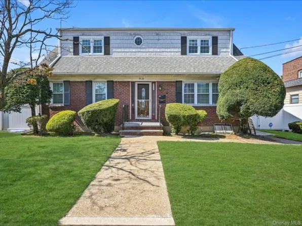 9526 243rd St Floor 2, Floral Park, NY 11001