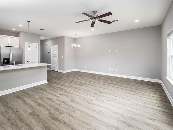 4th image of 319 Carmel Dr #15