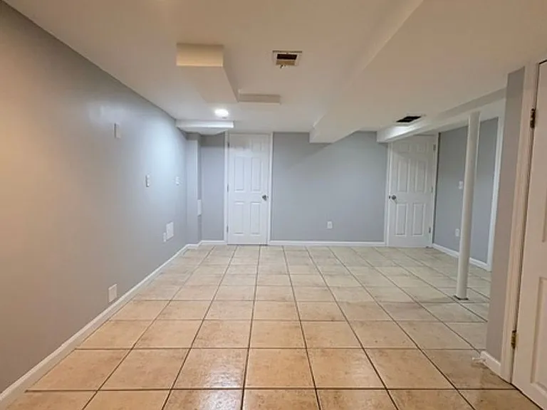900 Neal Dr — Photo 17