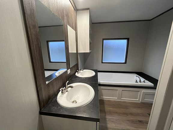 5th image of 7400 Glen Leaf Dr #103