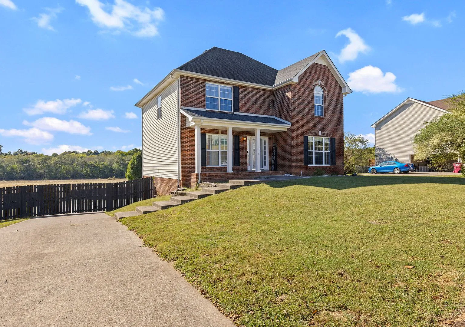 Beautiful Brick Home with Finished Basement & Spacious Living Areas — Photo 3
