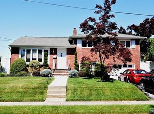 60 Pleasant St, Dumont, NJ 07628