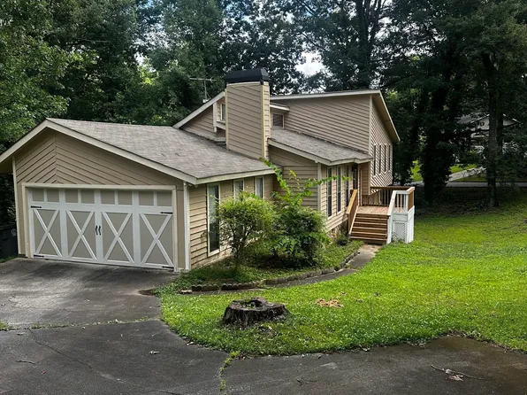 6702 Knollwood Cir, Douglasville, GA 30135