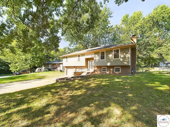 1111 Vest Dr, Warrensburg, MO 64093