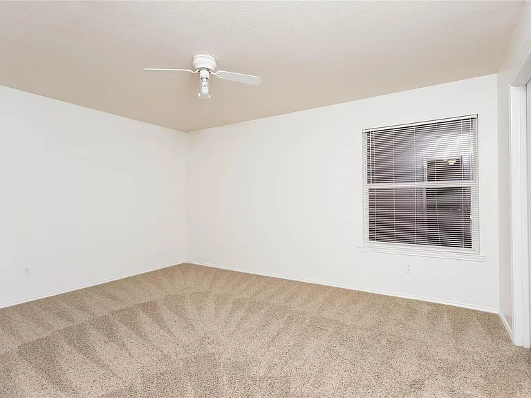 1305 Auburn Dr — Photo 5