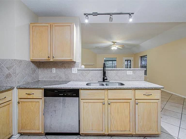 16835 Carbridge Dr — Photo 15