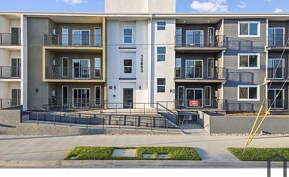 5th image of 13853 Victory Blvd #107