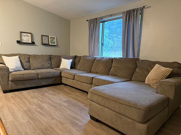 2nd image of 4304 Bradley Dr