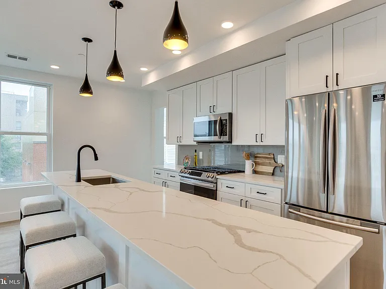 646 Newton Pl NW #303 — Photo 7