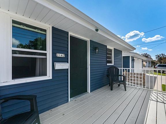 3rd image of 2142 Richmond AVENUE #2