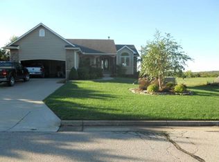 1011 Country Club Dr, Eureka, KS 67045