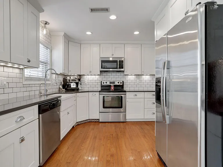 Beautifully remodeled kitchen