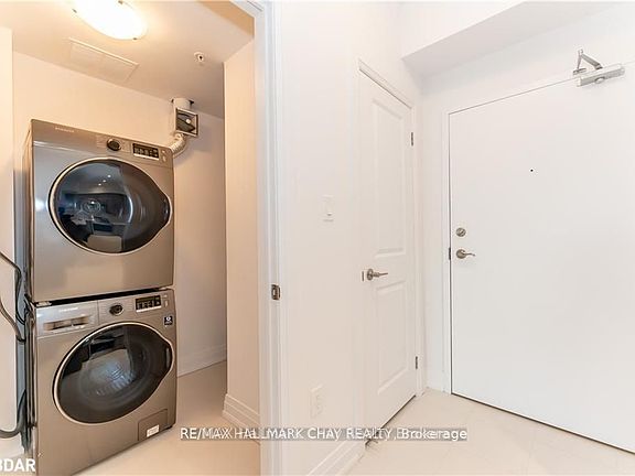 4th image of 302 Essa Rd #505