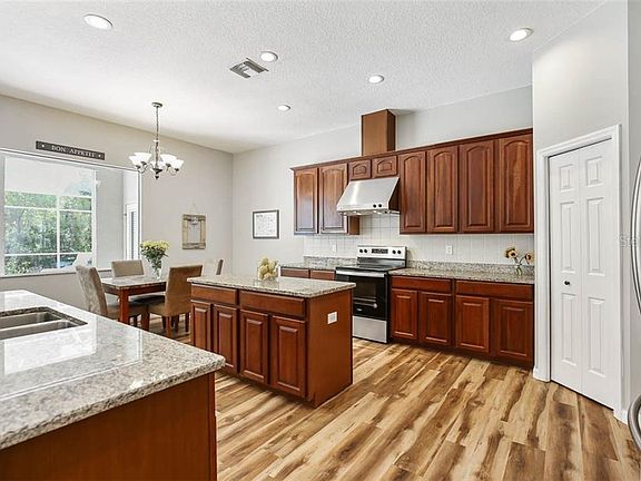 5th image of 17327 Emerald Chase Dr