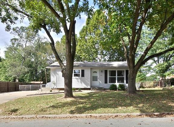 3rd image of 707 Saint Anthony Dr
