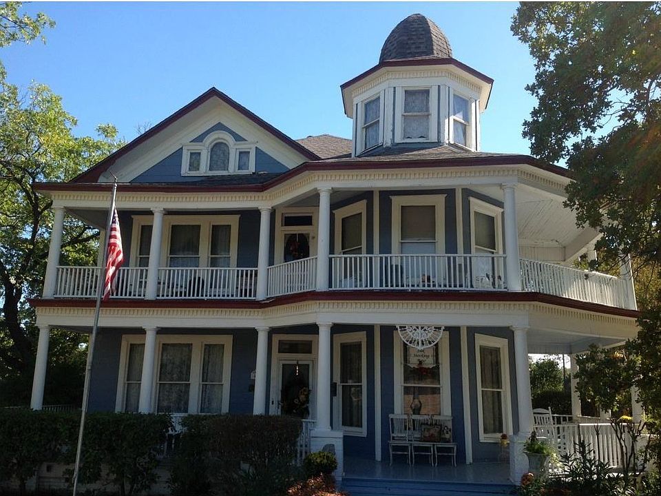 1st image of 415 NW 4th St