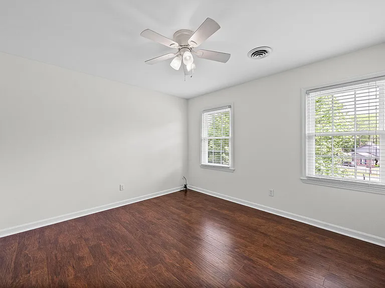 132 Windsor Dr — Photo 23
