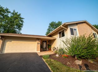 6113 Allan Dr, Woodridge, IL
