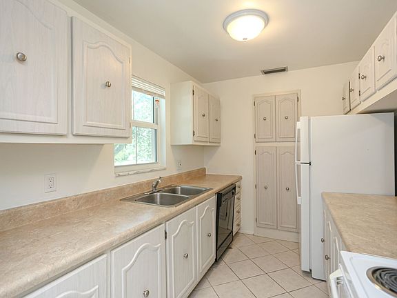 5th image of 221 Cypress Way E APT 201