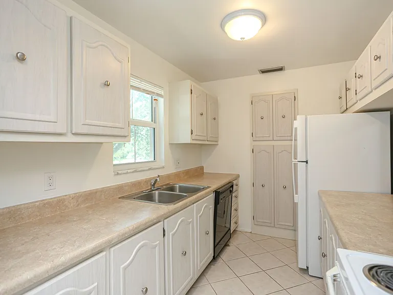 221 Cypress Way E #201 — Photo 5