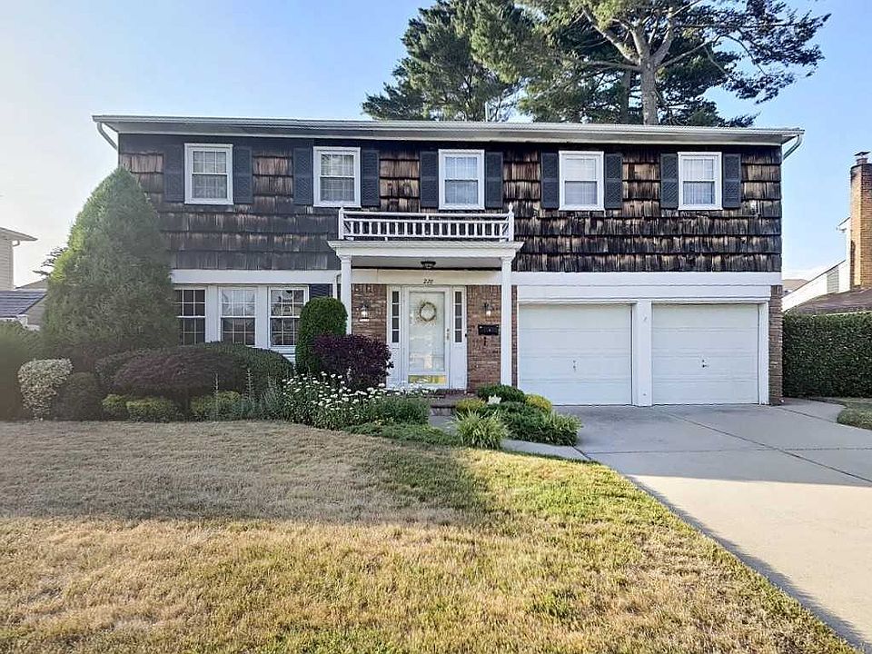 1st image of 228 Garden Pl
