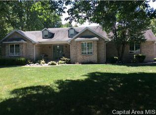 711 W Van Buren St, Auburn, IL 62615