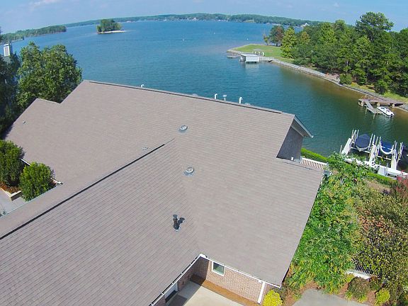 3rd image of 901 Lake Club Dr