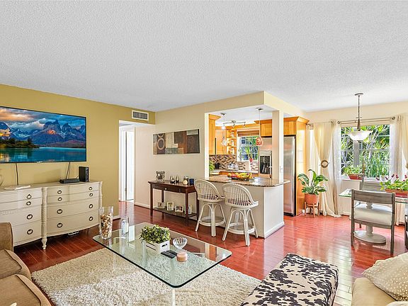 5th image of 265 Farnham L #265