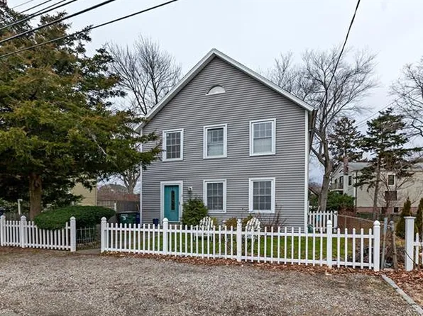 24 Calderwood Ct, Bridgeport, CT 06605